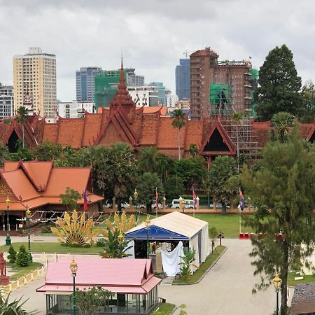 The Bright Lotus Guesthouse Phnom Penh Bagian luar foto