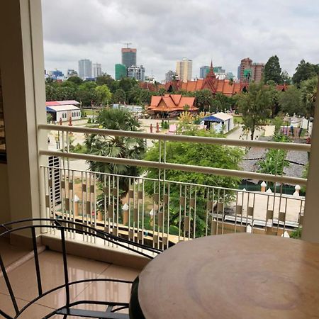 The Bright Lotus Guesthouse Phnom Penh Bagian luar foto
