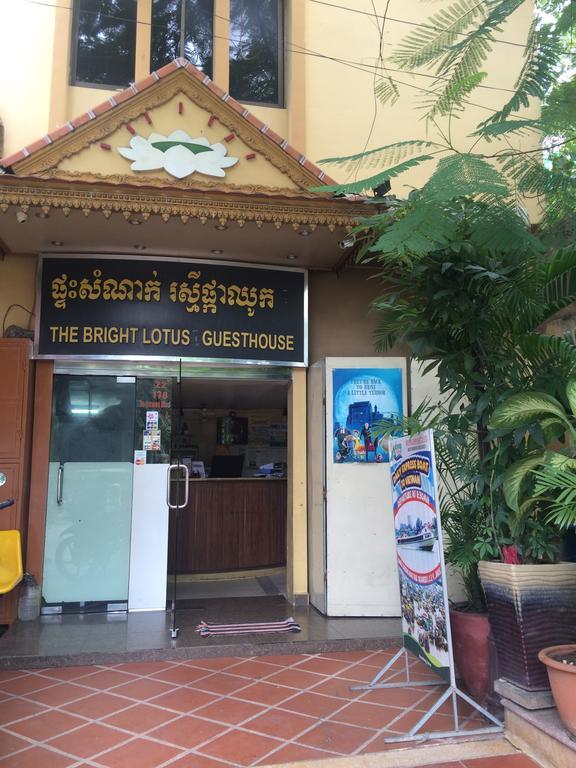 The Bright Lotus Guesthouse Phnom Penh Bagian luar foto