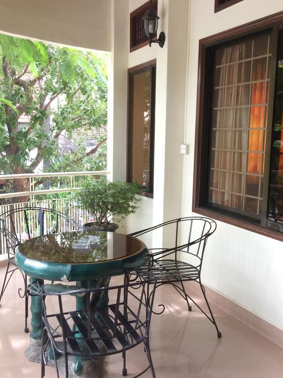 The Bright Lotus Guesthouse Phnom Penh Bagian luar foto