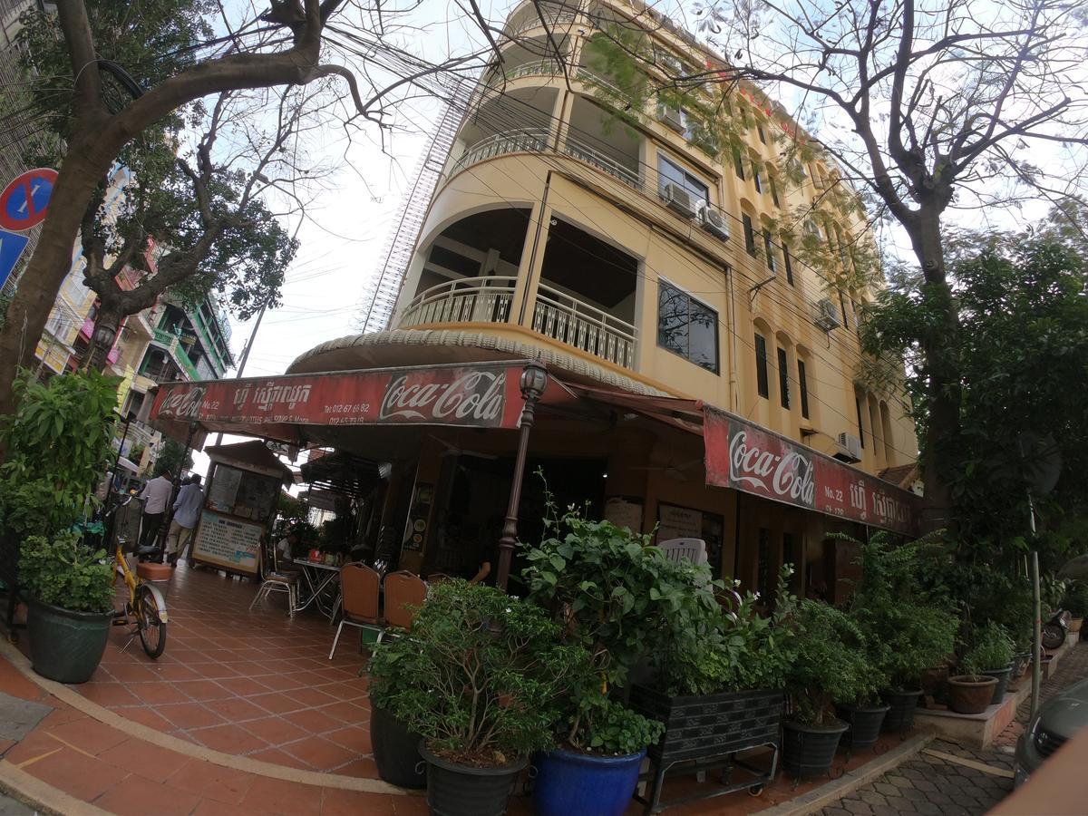 The Bright Lotus Guesthouse Phnom Penh Bagian luar foto